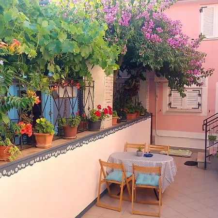 Petra Apartment *